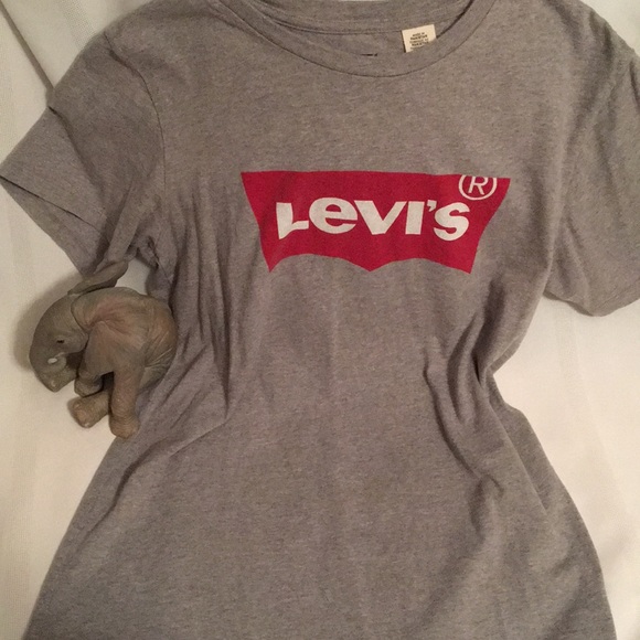 ✨SALE 2/$15 LEVI’S✨ | Red tab trademark T-shirt - Picture 2 of 8